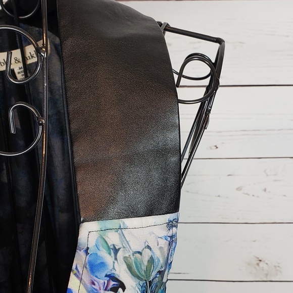 Robbi & Nikki Floral Tank Top w/Faux Leather Strap - Picture 5 of 8